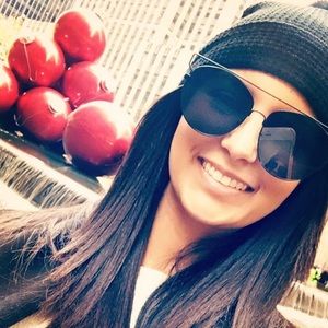 Meet your Posher, Stephanie